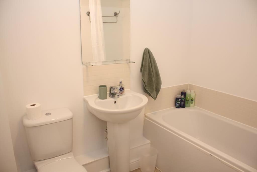 2 Bed 2 Bath Apartment & Parking - Lgw 10Min Drive Crawley  Esterno foto