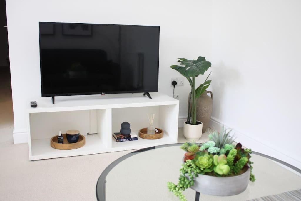 2 Bed 2 Bath Apartment & Parking - Lgw 10Min Drive Crawley  Esterno foto