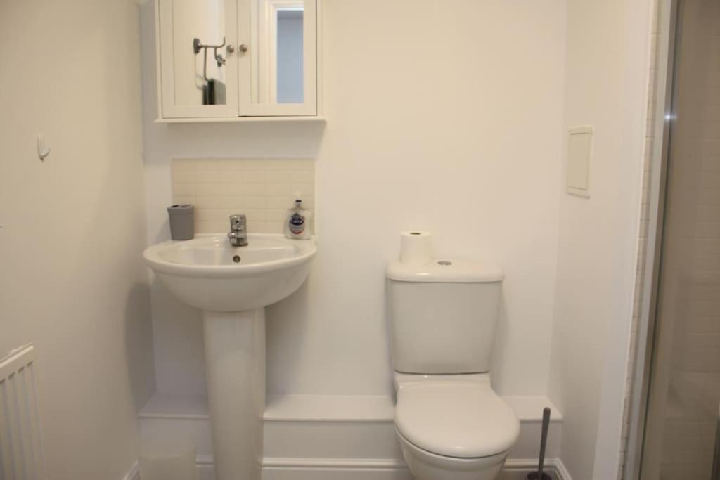 2 Bed 2 Bath Apartment & Parking - Lgw 10Min Drive Crawley  Esterno foto