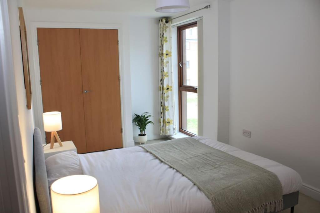 2 Bed 2 Bath Apartment & Parking - Lgw 10Min Drive Crawley  Esterno foto