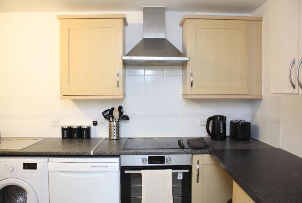 2 Bed 2 Bath Apartment & Parking - Lgw 10Min Drive Crawley  Esterno foto