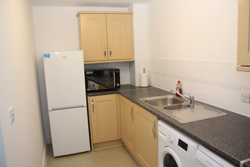 2 Bed 2 Bath Apartment & Parking - Lgw 10Min Drive Crawley  Esterno foto