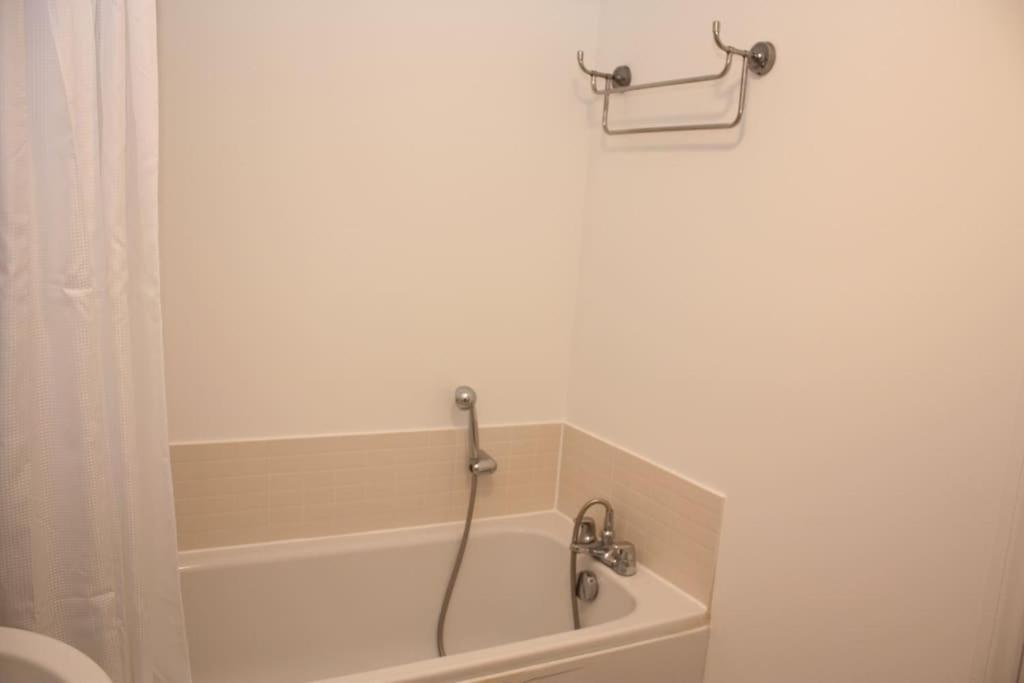2 Bed 2 Bath Apartment & Parking - Lgw 10Min Drive Crawley  Esterno foto