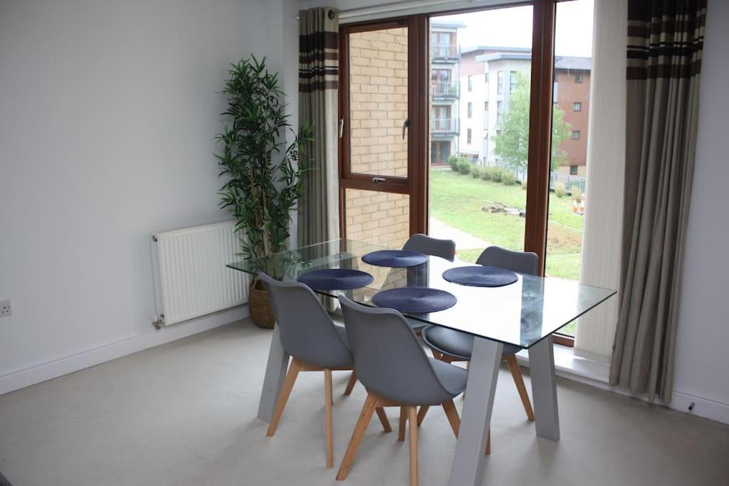 2 Bed 2 Bath Apartment & Parking - Lgw 10Min Drive Crawley  Esterno foto