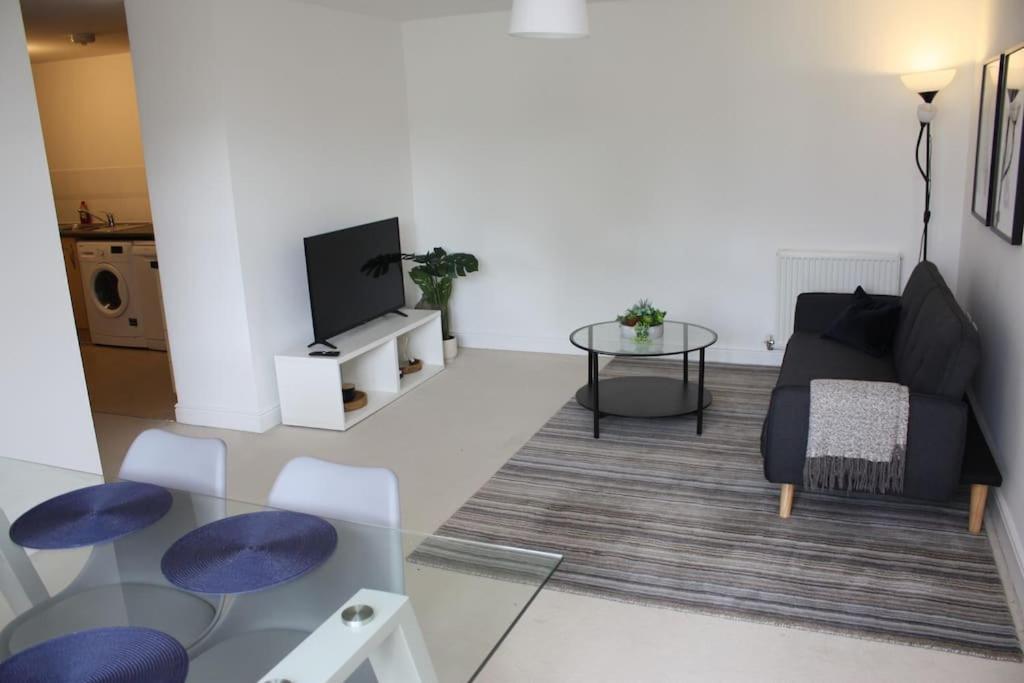 2 Bed 2 Bath Apartment & Parking - Lgw 10Min Drive Crawley  Esterno foto